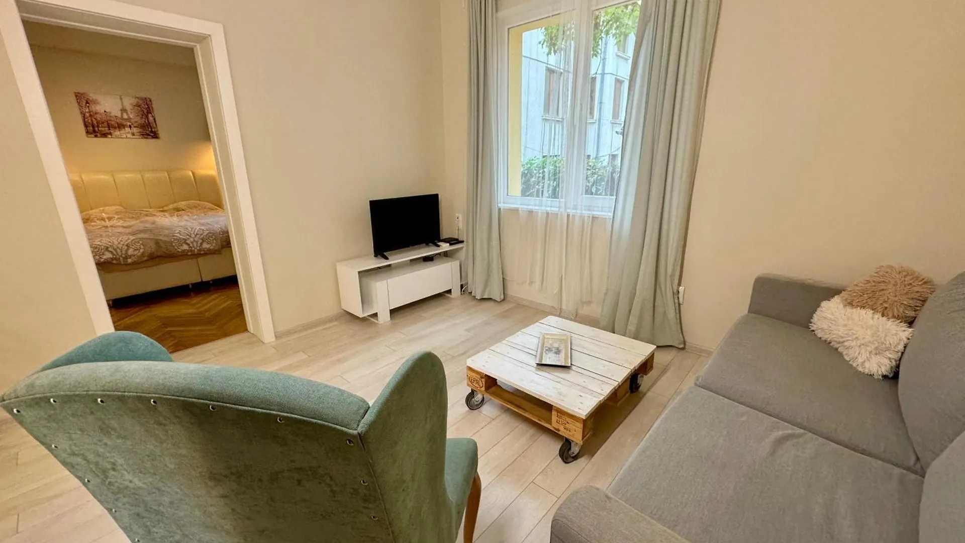 Sofia Center - Visionz Apartment 0*,